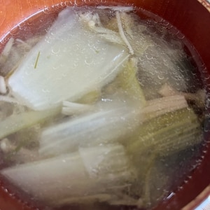 小松菜と白菜のコンソメもち麦スープ